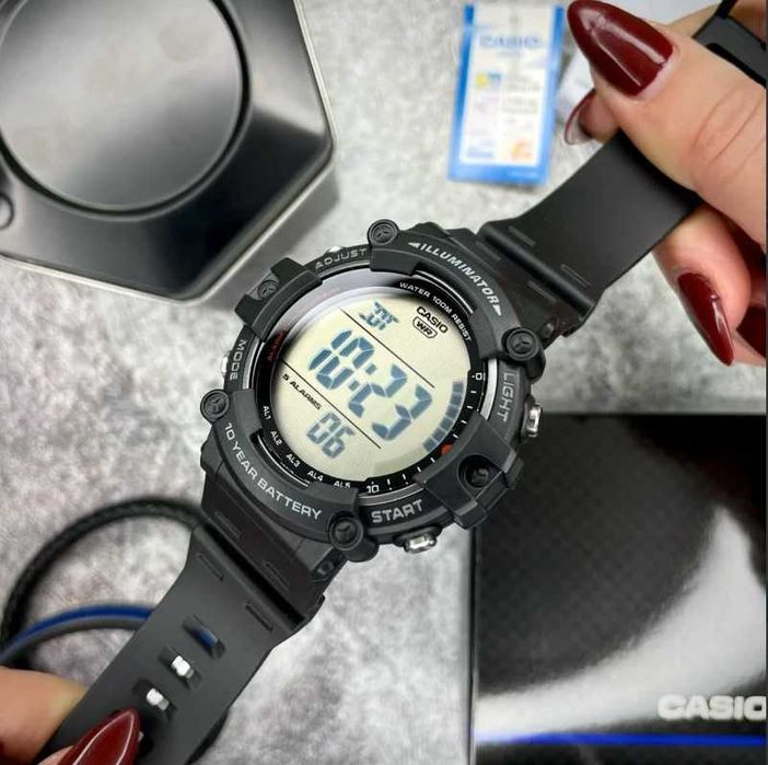 Чоловічий спортивний годинник Casio AE-1500WH — Міцність, стиль і функціональність