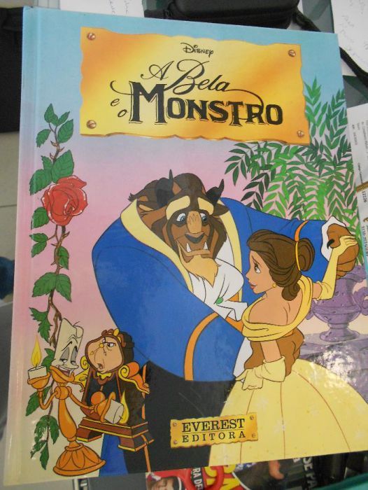 Vendo vários livros da Disney e outros como novos