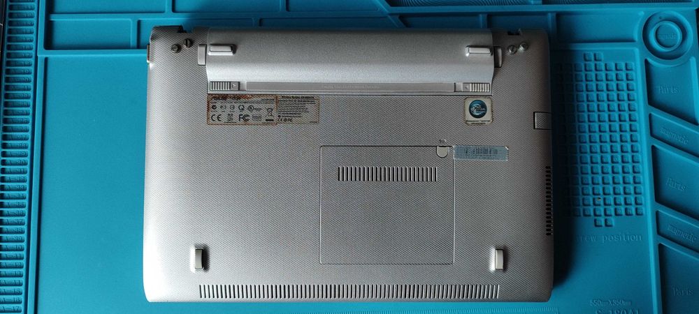 Нетбук 11.6" Asus Eee PC 1225B (без батареї) + сумка