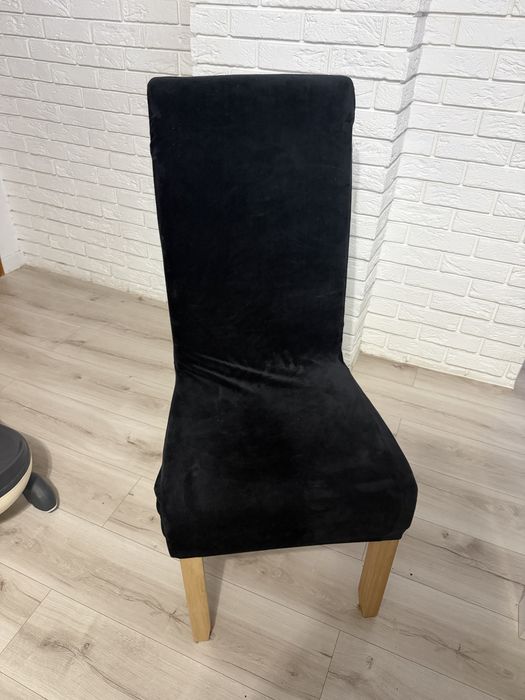 Sprzedam 12 krzeseł z pokrowcami