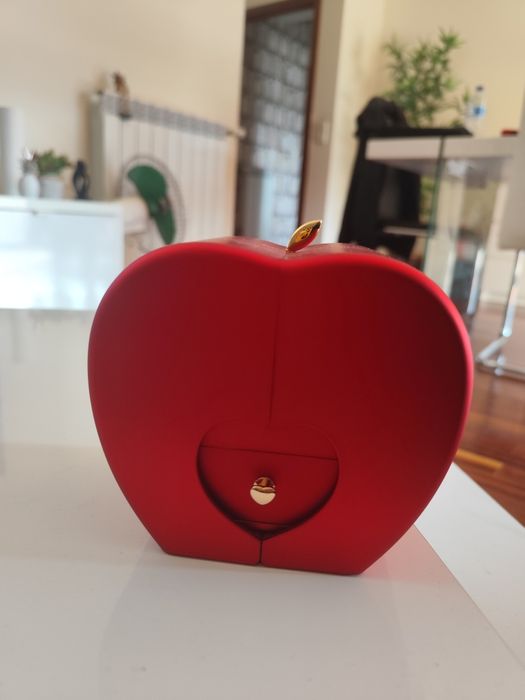 Guarda jóias prenda