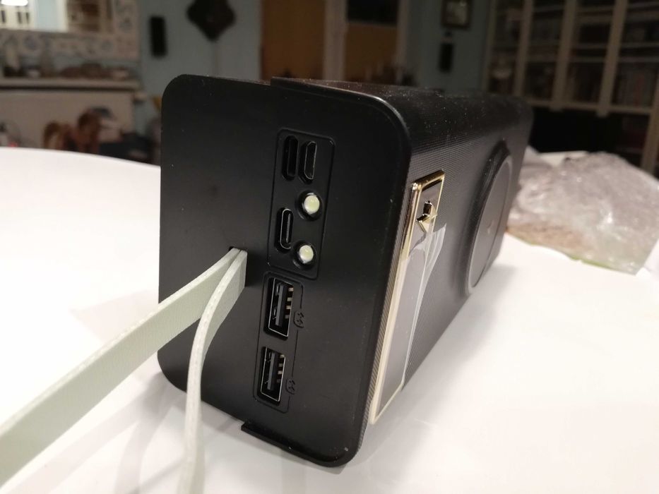 Power bank model: T21-Q1 (bez akumulatorów)