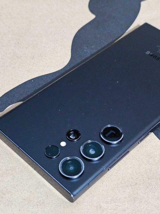 Samsung S23 ultra 12/512gb . Excelente Tudo de origem. Ecra sem riscos