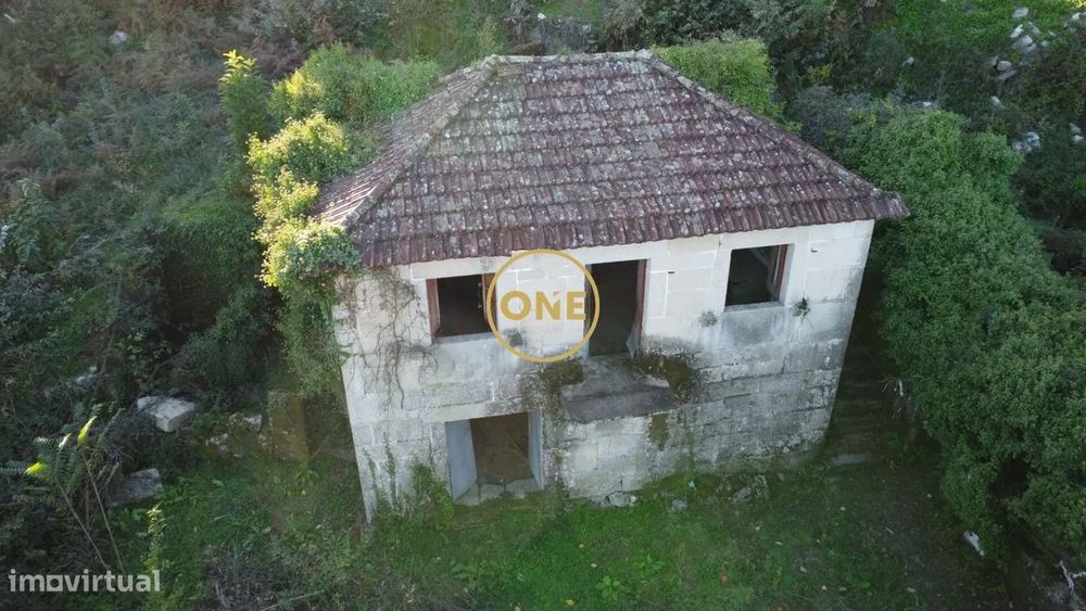 Ruina para reconstrução em Passô, Vila Verde