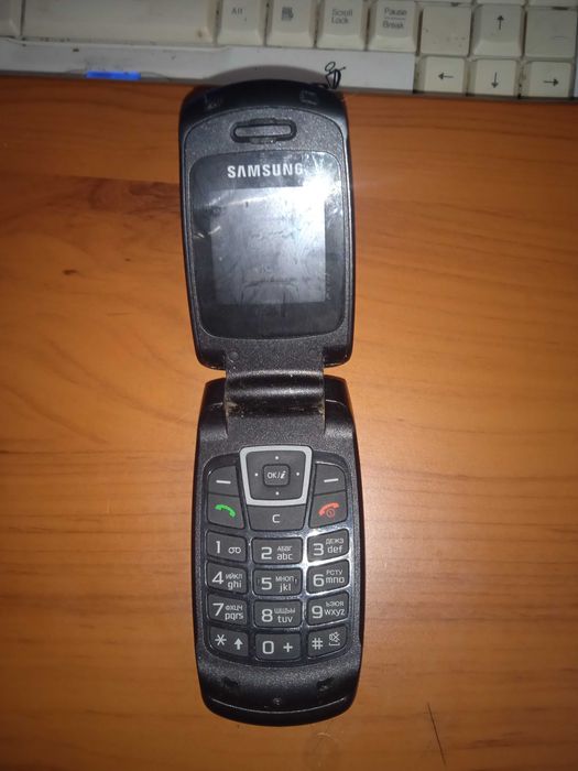 Мобільний телефон SAMSUNG