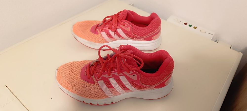 Sapatilha Adidas vermelho