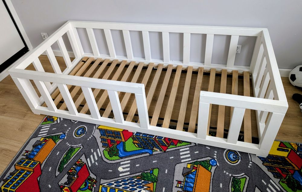 Łóżko dziecięce niskie 180x80 przypodłogowe barierki z materacem