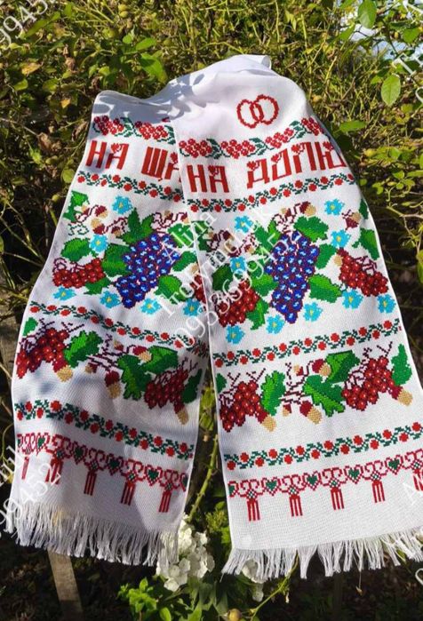 Вишиті рушники під ноги для молодят