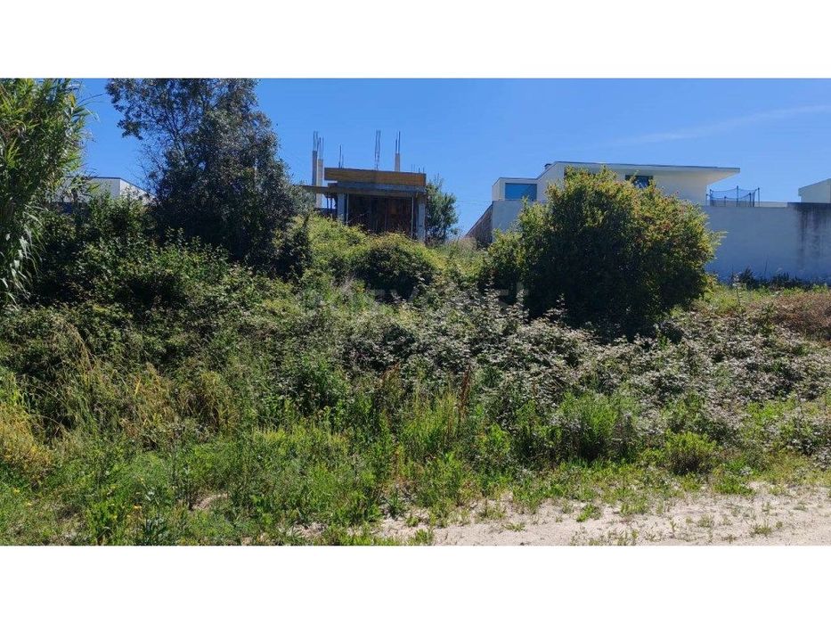 Lote para construção de moradia em zona calma da cidade