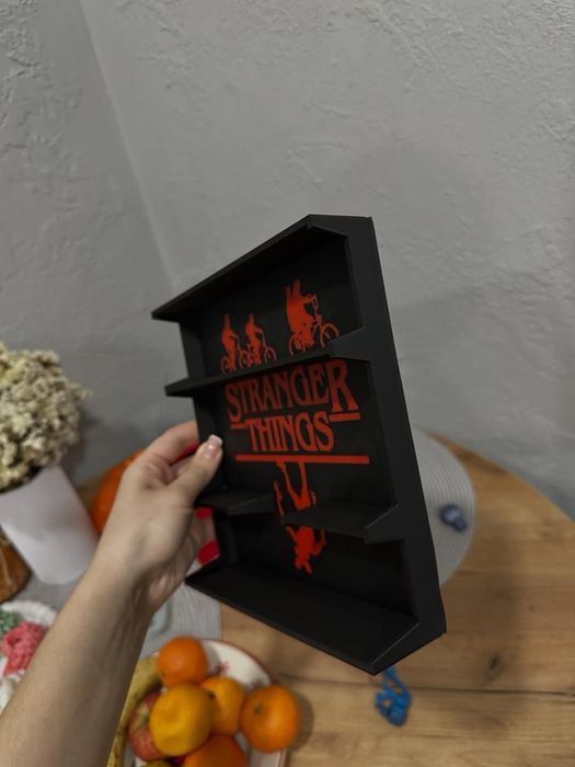 Поличка для фігурок з Stranger Things "Дивні Дива"