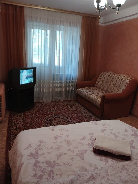 1к посуточно, м. Лесная