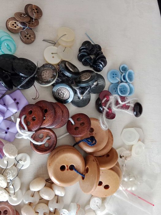 Guziki duży zestaw różne wielkości i kolory