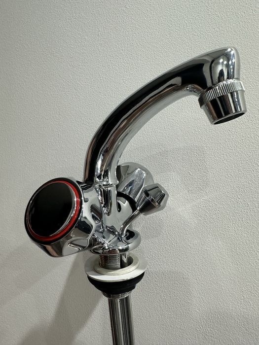 Смеситель для умывальника