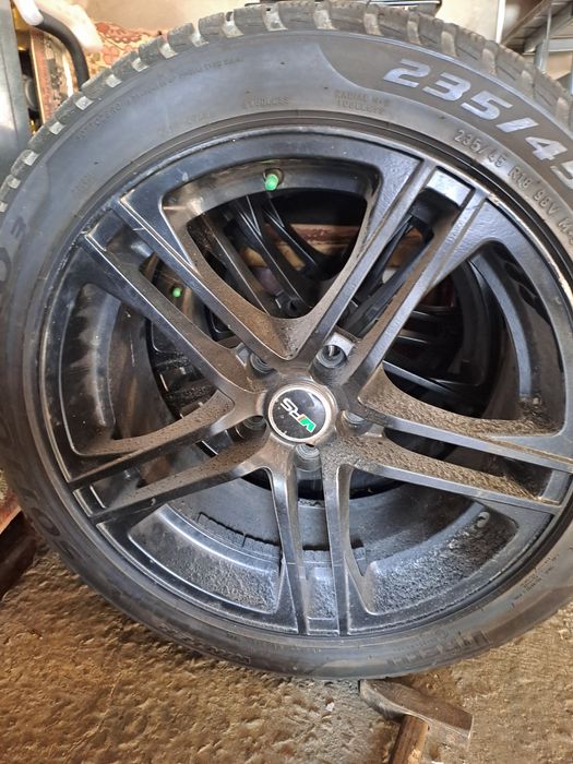 Продаються зимові шини Ferelli з титанами, в гарному стані!!