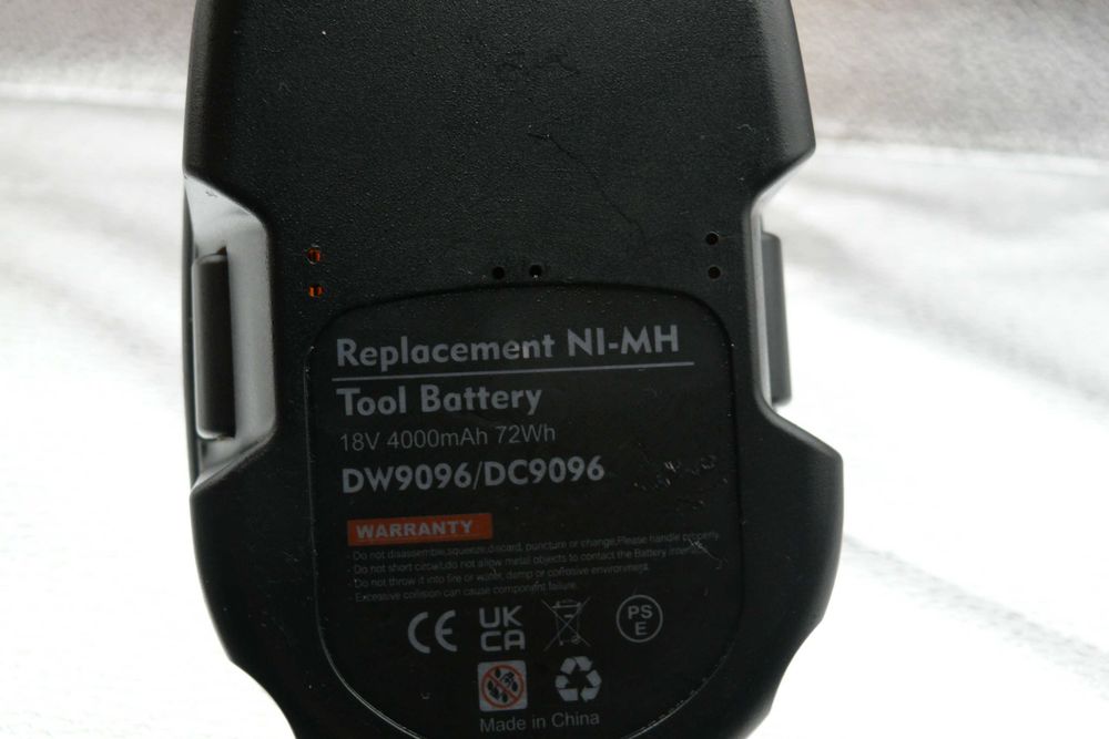 Battery compatible with Dewalt64740223903107124