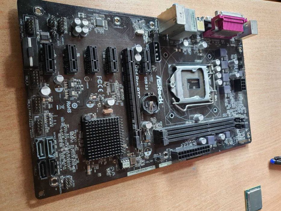 Материнская плата s1150 ASRock H81 pro BTC нерабочая.