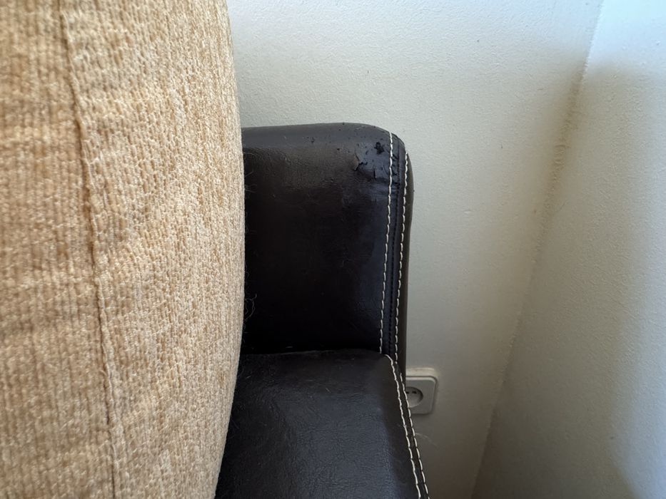 Sofa em pele e tecido