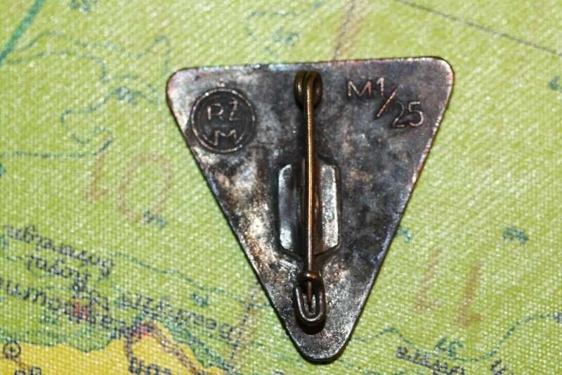 PIn Deutsches Frauenwerk M1 / 25 - WW2 - Nazi - 3ºReich