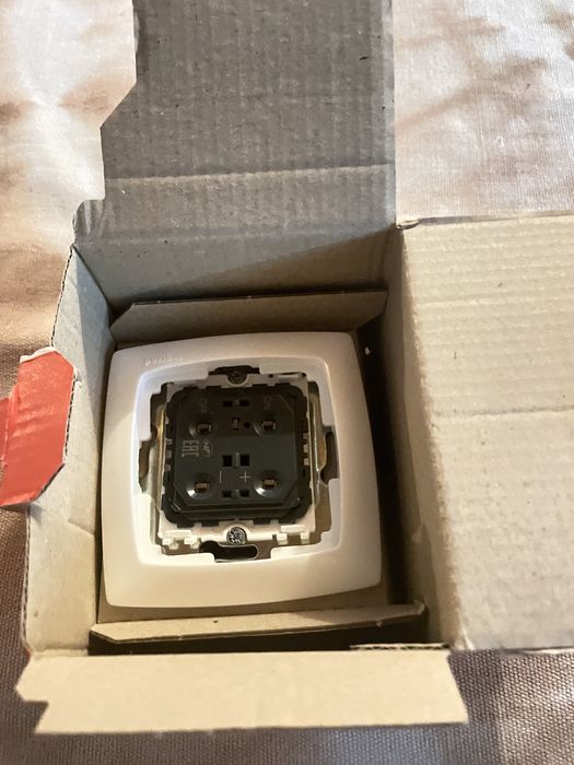 Duas tomadas novas430762819553208321