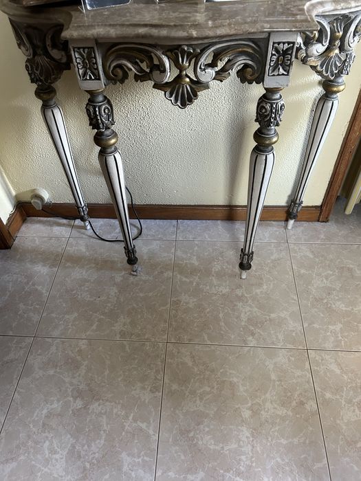 Credencia em madeira lacada e pedra marmore