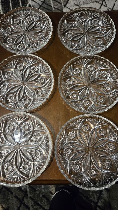Talerzyki kryształowe.