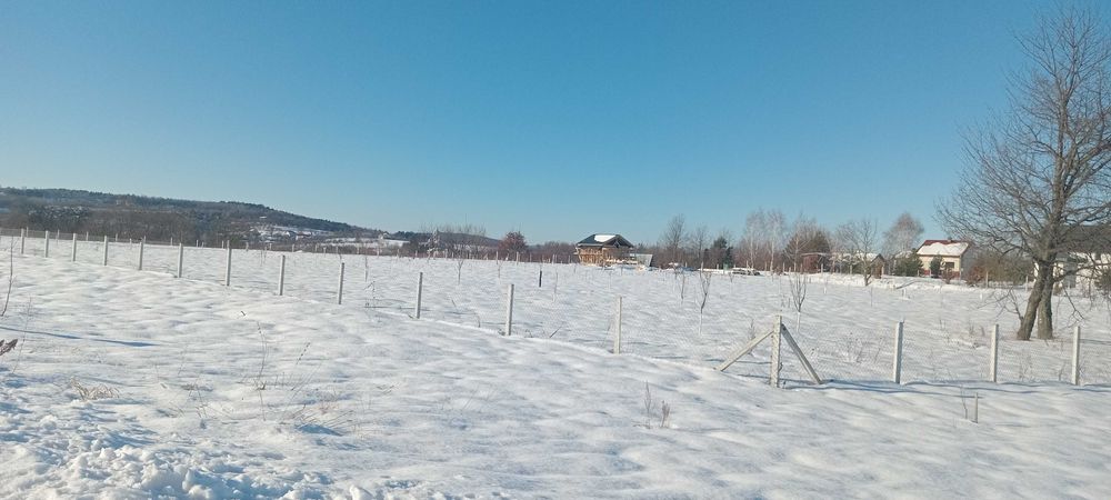 Зем. ділянка 105 сот. і приміщення 220 кв.м. поруч з м. Львовом