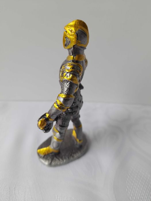 Cynowa figurka rycerza Templariusza