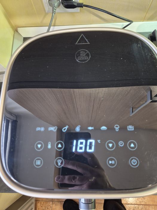 Продам Мультипіч Philips HD9257/80 Airfryer Ovi XL