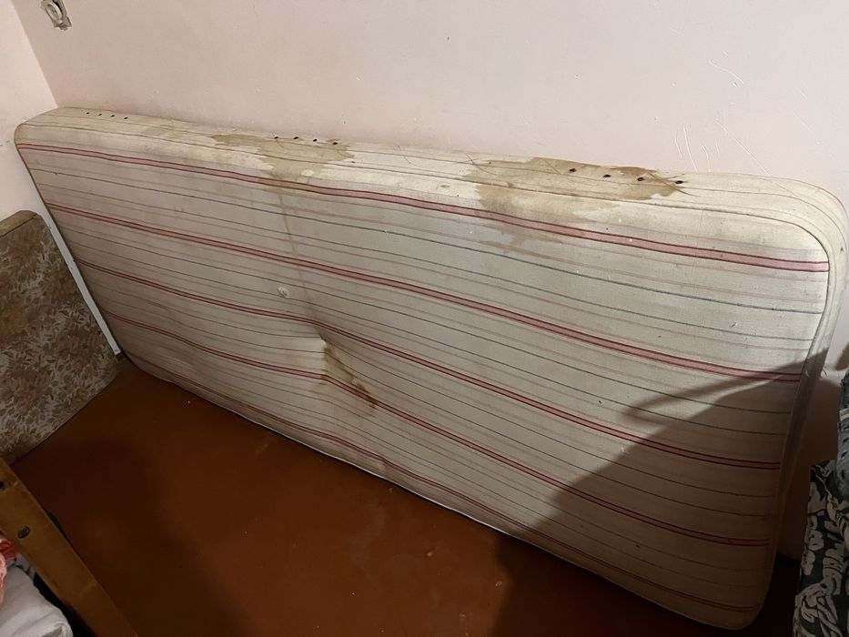 Диван матраци безкоштовно трюмо радянське