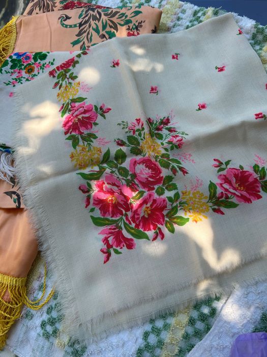 Продам хустинки в хорошому стані ( нові)