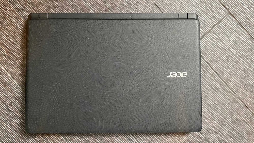 Portátil Acer Aspire ES1-523