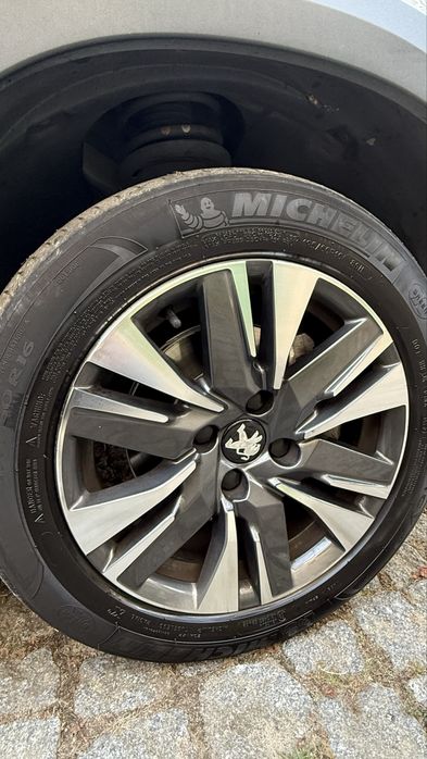 Peugeot 2008 SUV Branco foto 2