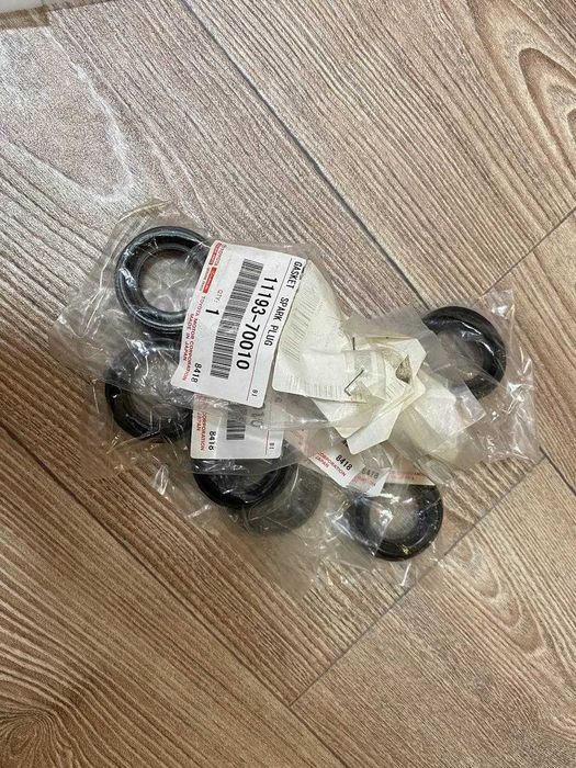 Сальники свечных колодцев 6шт. 11193-70010  для Lexus is-250.