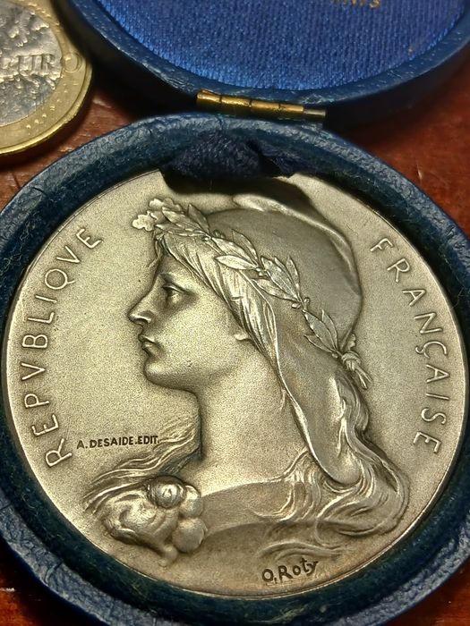 Medalha em prata francesa