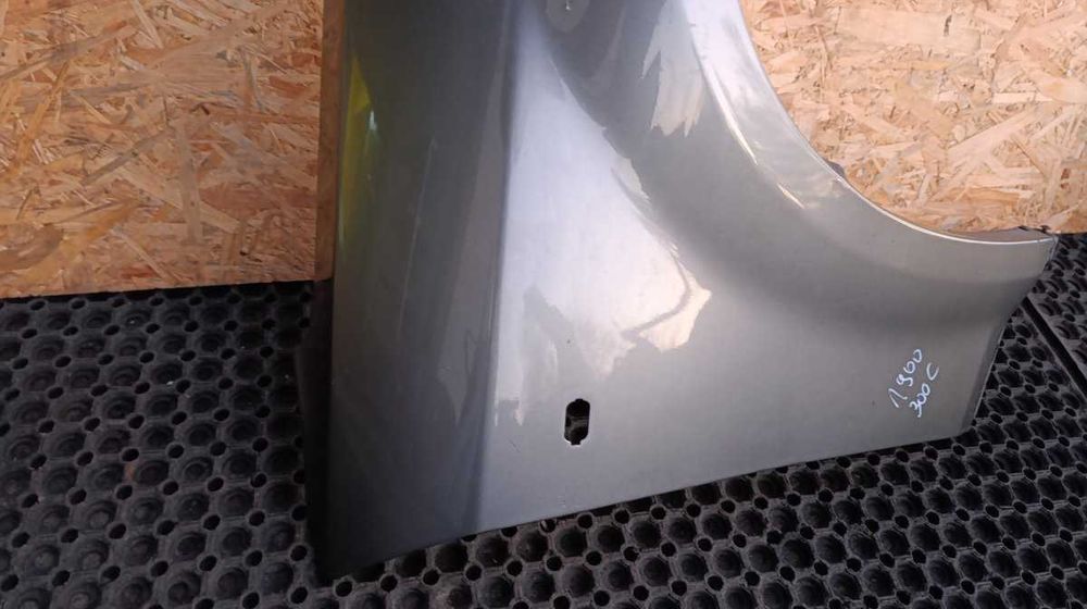 Chrysler 300C Błotnik Przód Prawy Pa4