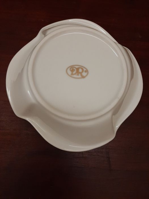 Prato em porcelana  Novo para aperitivos D.R.