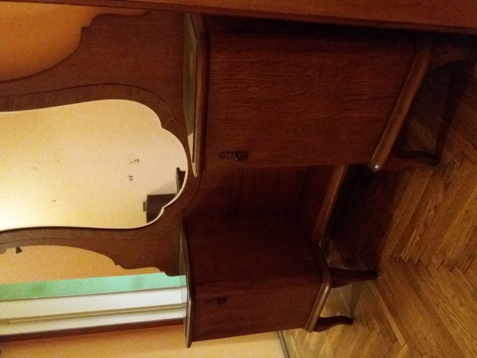 Трюмо. Деревянное трюмо.