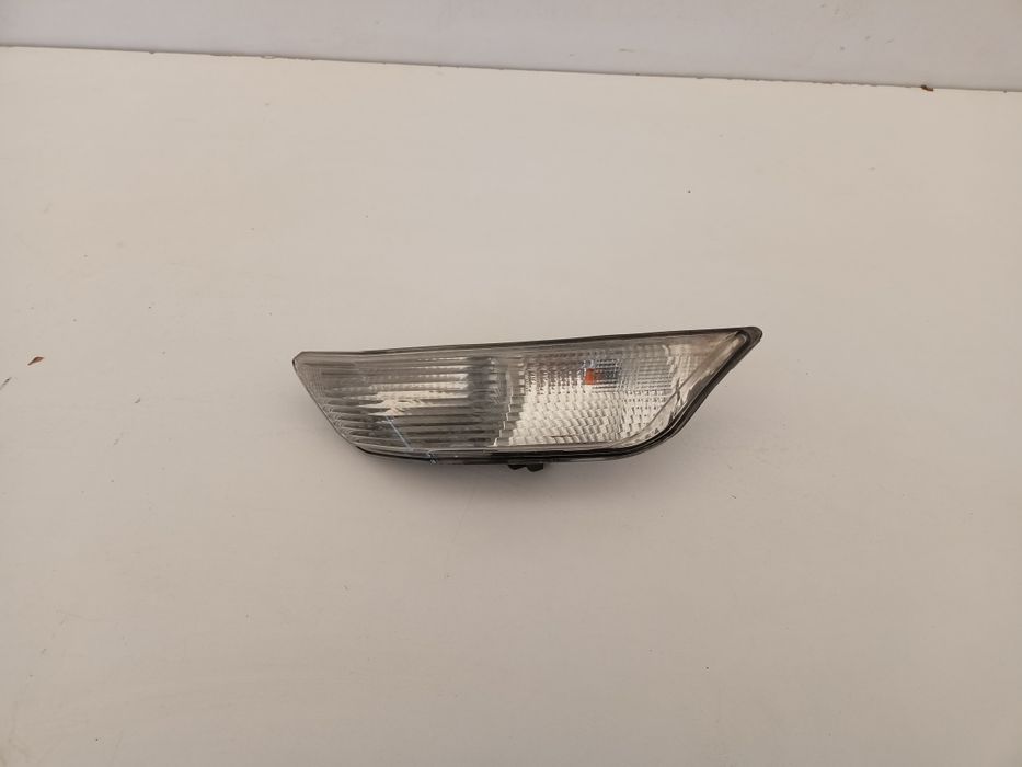 Ford Mustang VI 6 15- kierunkowskaz prawy przód przedni migacz