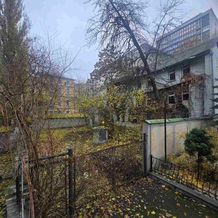 Продаж окремо стояча будівля [345м2], Під реконструкцію. Підвал, центр