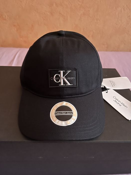 Wyprzedaż czapka męska Calvin Klein Jeans.