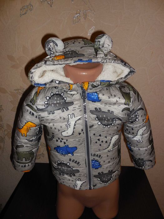 Продаю куртку на малыша F&Fс динозавриками,деми-еврозима,6-9мес(74 см)