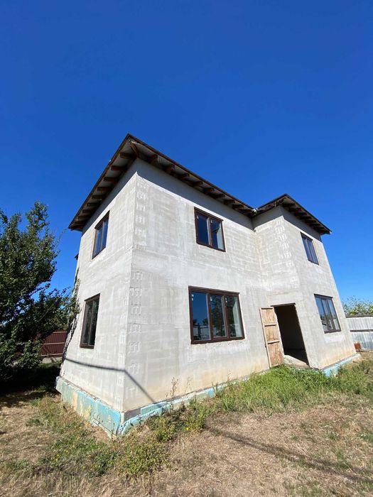 Продам 2х этажный дом в с.Лески (Хуторок) 500 м от Сахарова! Цена 160 000 у.е