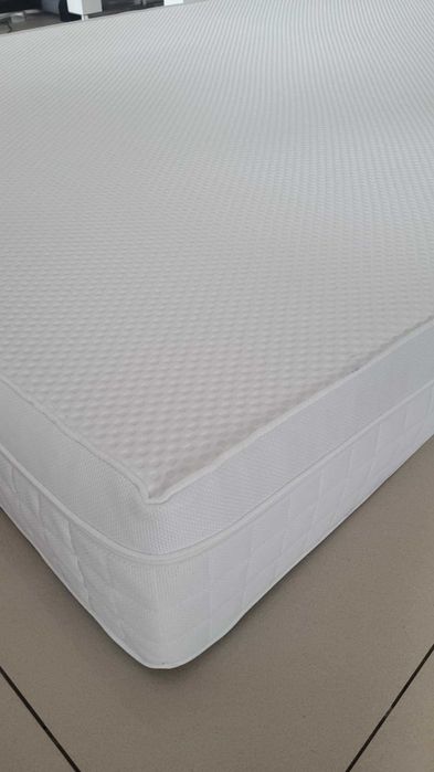 Materac sypialniany  140 x 200 x 20 cm piankowy