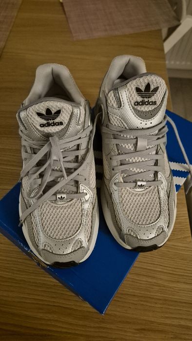 Damskie buty Adidas Astir GZ3569 rozmiar 38 i 2/3