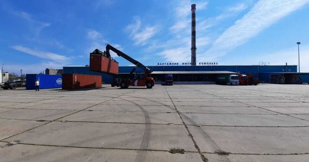 ТОВ «Чорноморський логістичний центр»
запрошує до співпраці