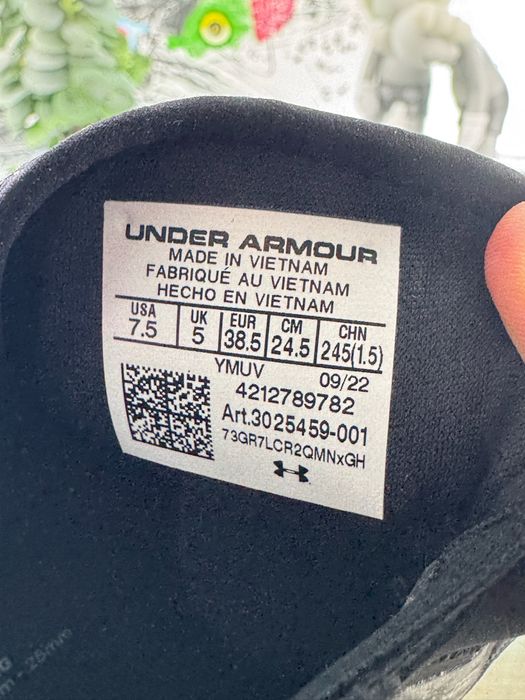 Кросівки Under Armour Hovr 38.5 розмір Е14041