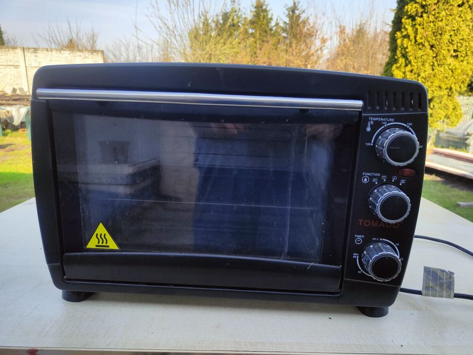 Mini piekarnik elektryczny