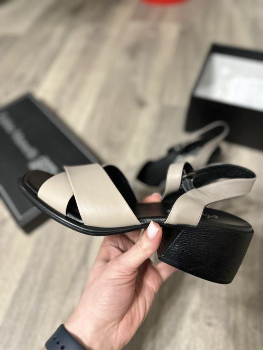 Продам шкіряні  босоніжки