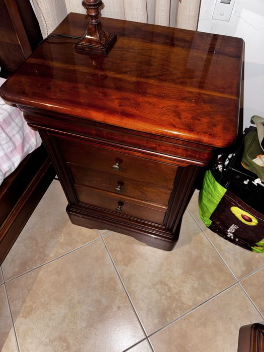 Quarto Completo em Madeira Maciça de Cerejeira - em bom estado
