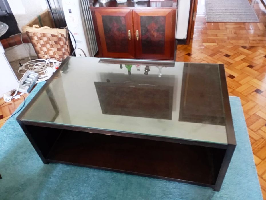 Mesa apoio / frente sofás 20€€€€  PORTO